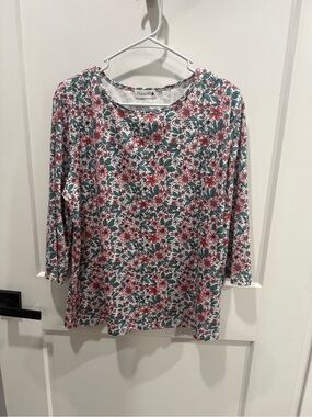 Nuggles athletic swim floral top 3/4 sleeve
size 2xl